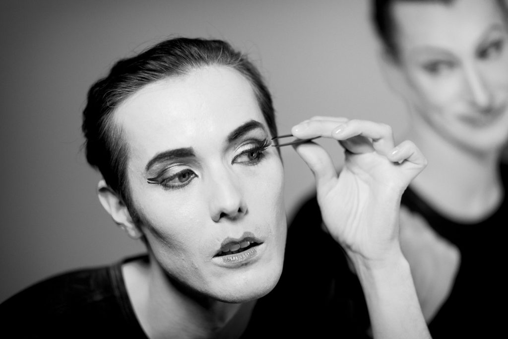 Titel - portrait photography with Drag performers in Berlin by photographer Caroline Wimmer