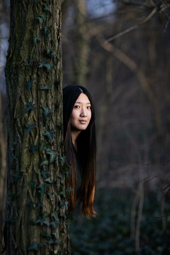 Creative outdoor portrait of a young woman in nature taken by Berlin based portrait photographer Caroline Wimmer